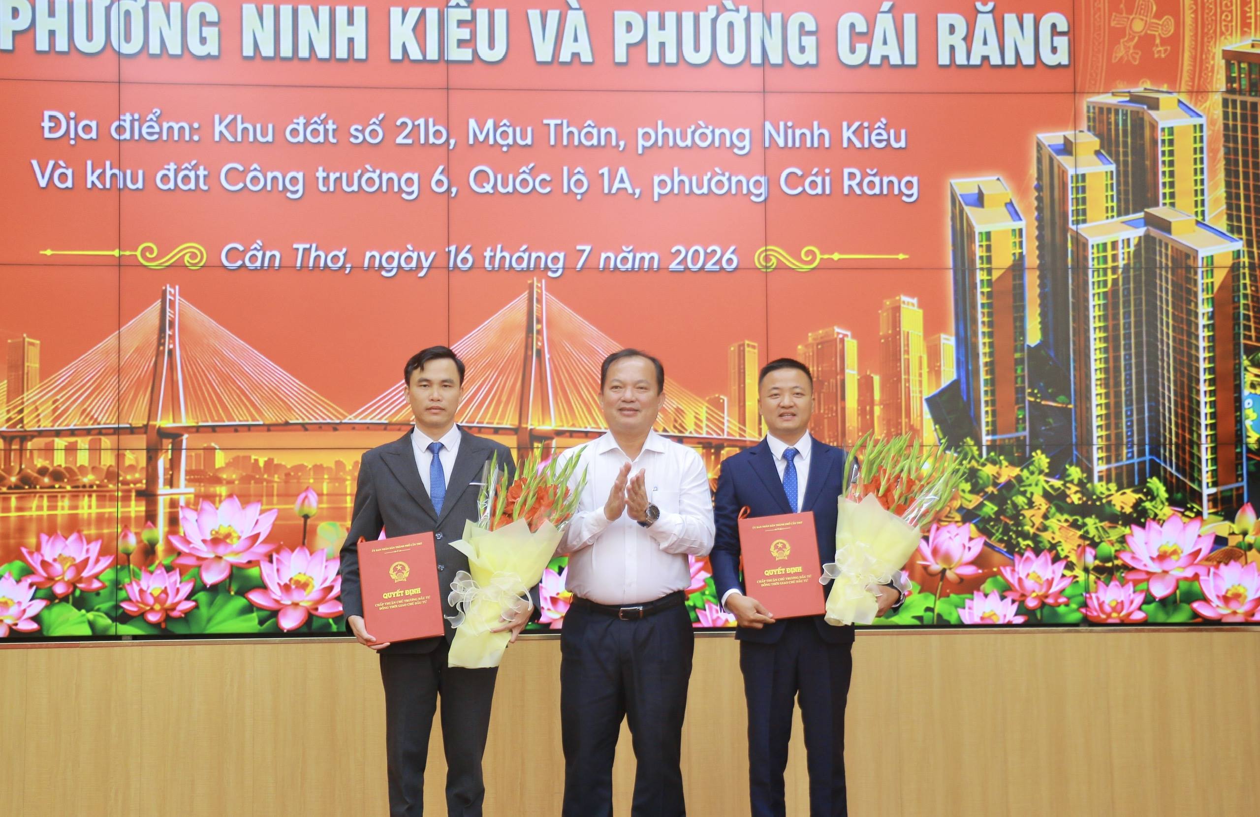 Cần Thơ trao quyết định đầu tư 2 dự án nhà ở xã hội gần 6.000 tỷ đồng